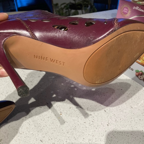 Nine West Women’s Heeled Booties.  4 inch Heel - Picture 5 of 7